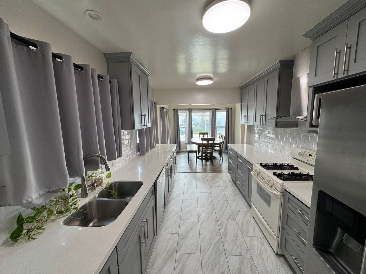 2411 Deerford St - Photo 3 of 15