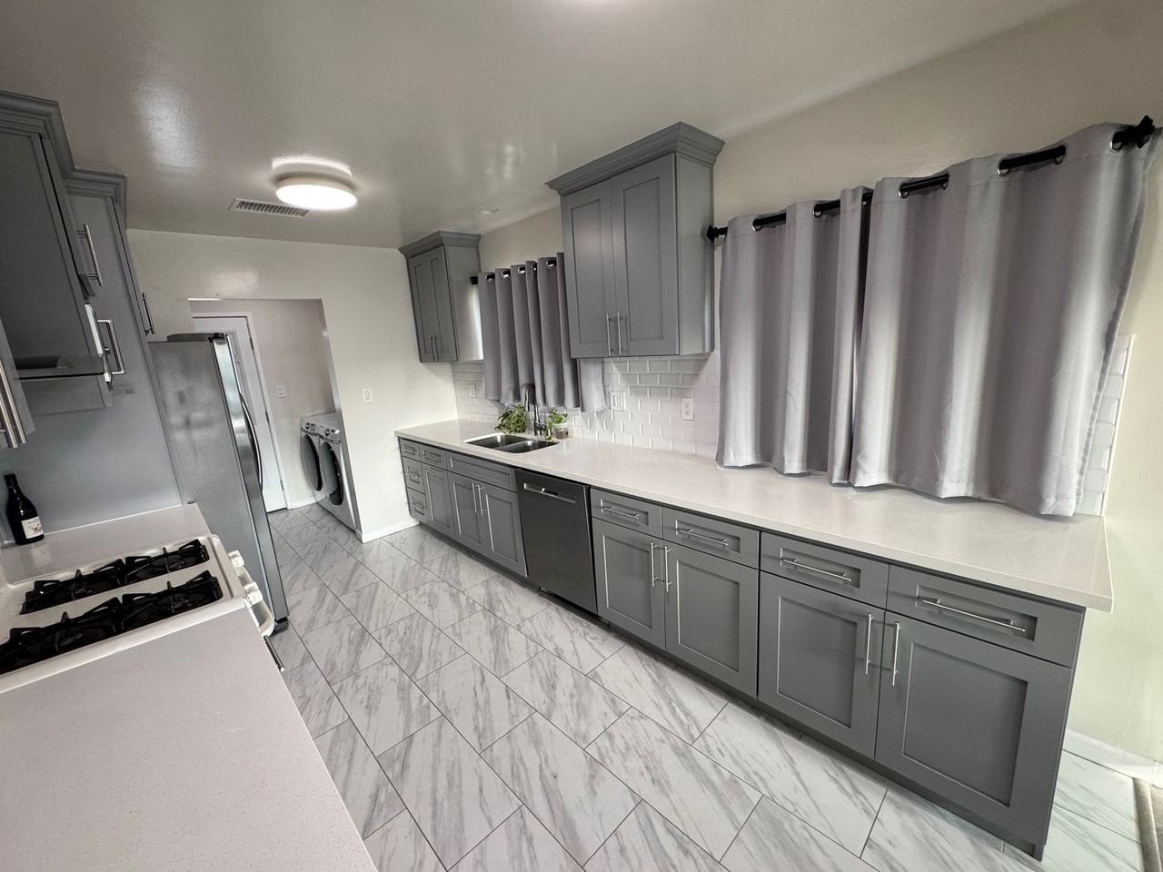 2411 Deerford St - Photo 4 of 15