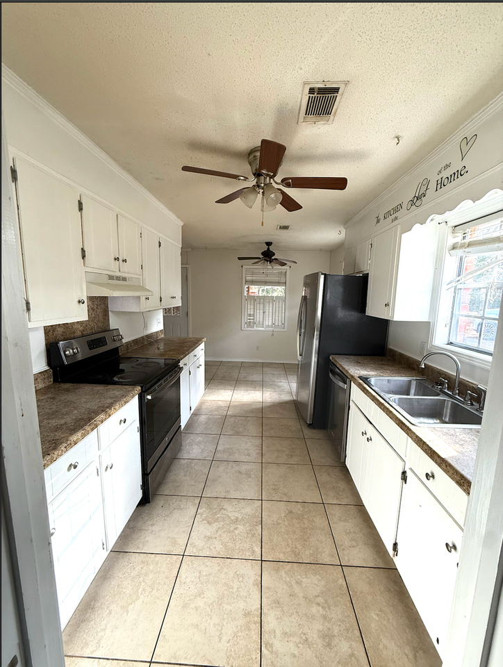 3612 Azalea Cir - Photo 5 of 17