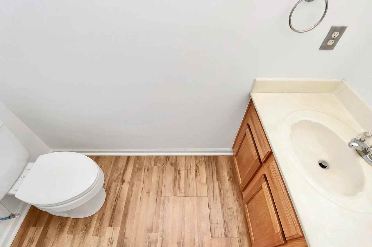 2712 N Valley Ct - Photo 2 of 38