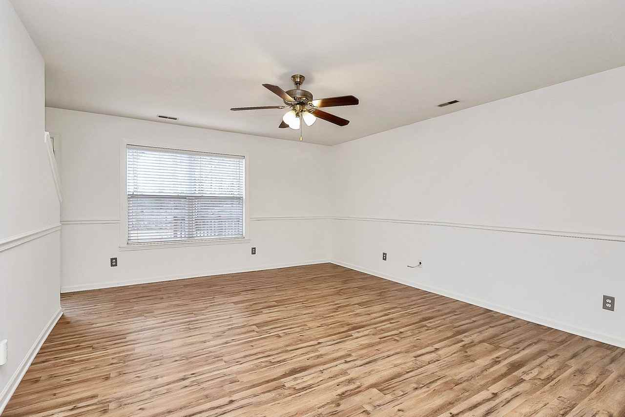 2712 N Valley Ct - Photo 4 of 38