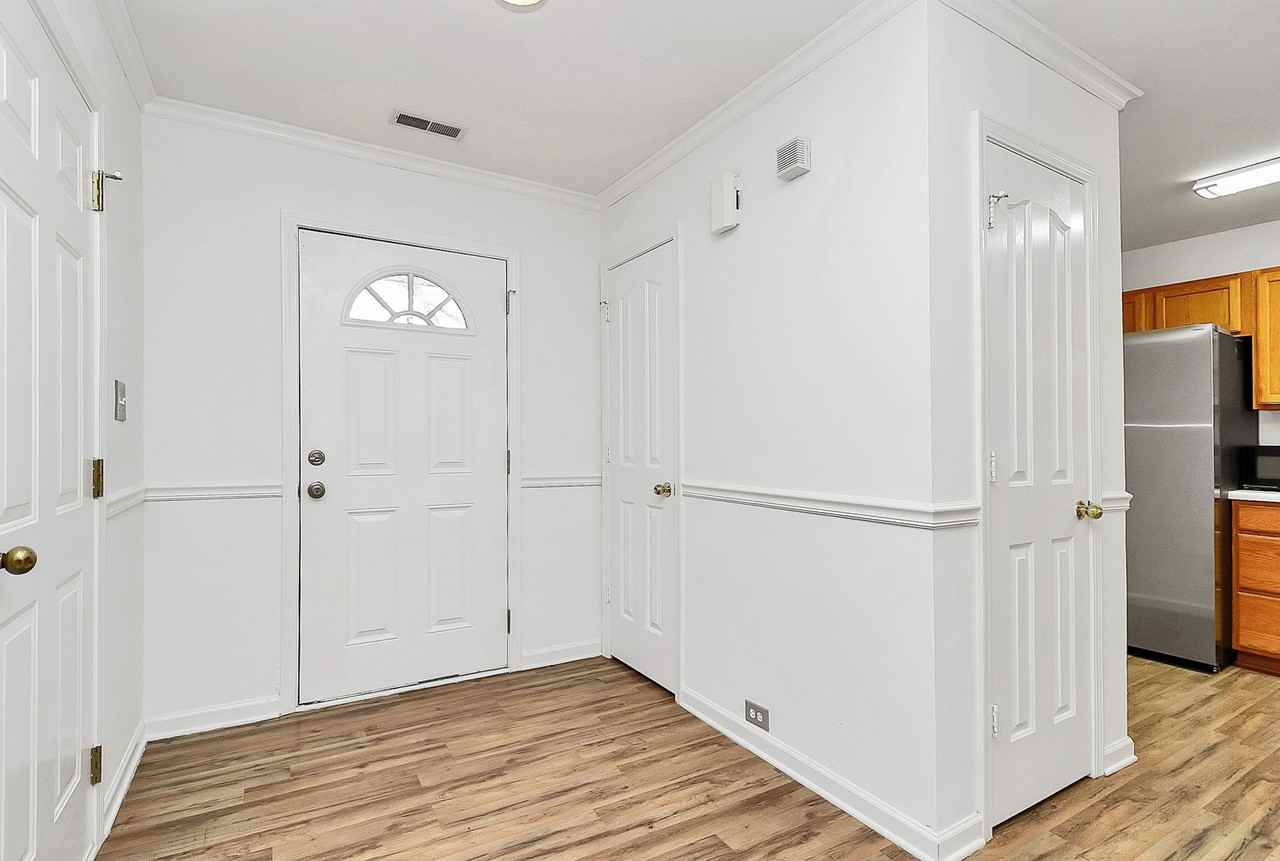 2712 N Valley Ct - Photo 7 of 38