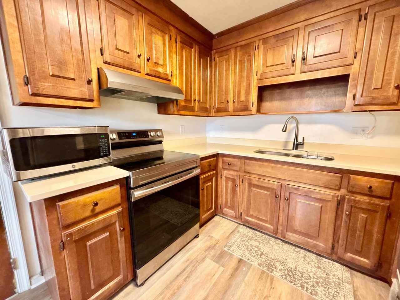 530 Louisa St - Photo 3 of 14