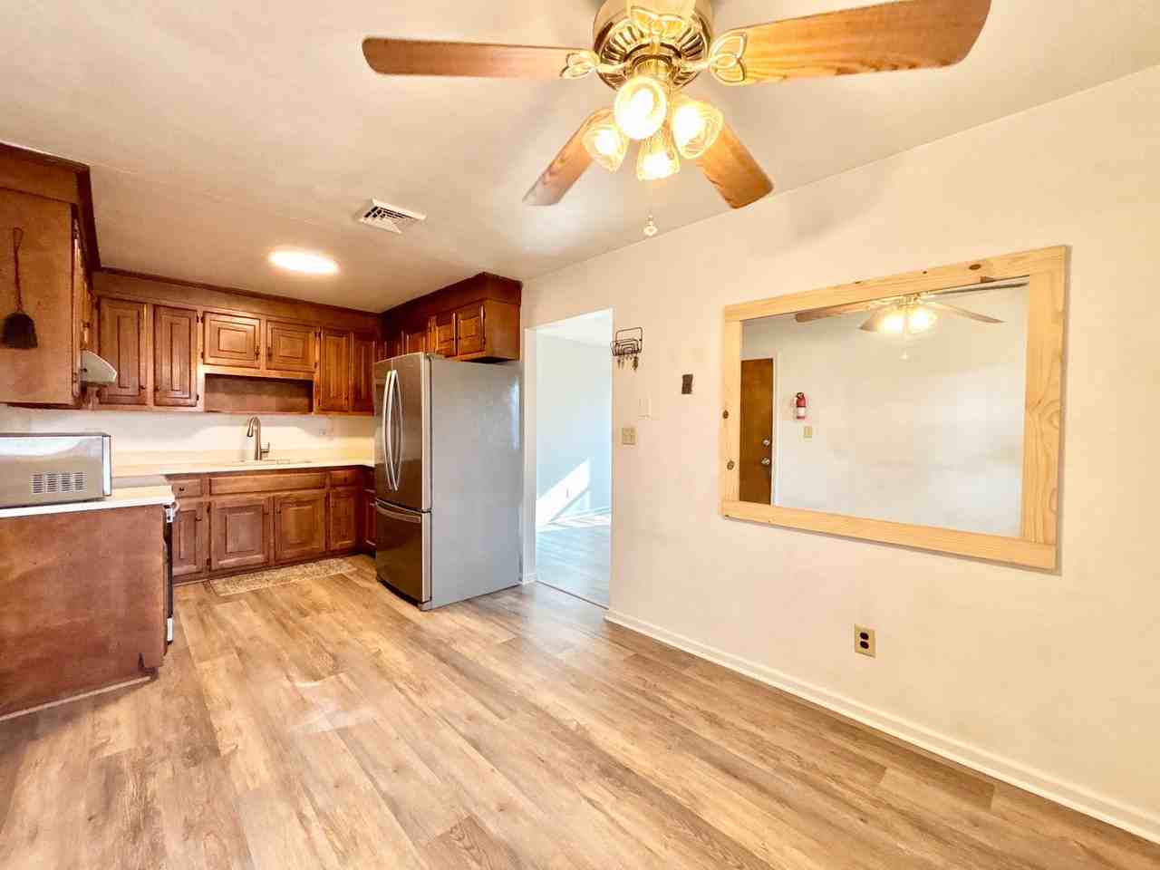 530 Louisa St - Photo 4 of 14