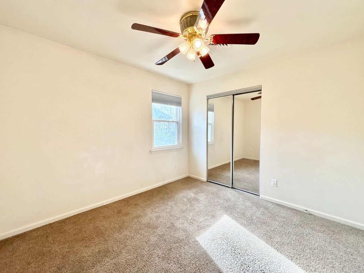 530 Louisa St - Photo 5 of 14