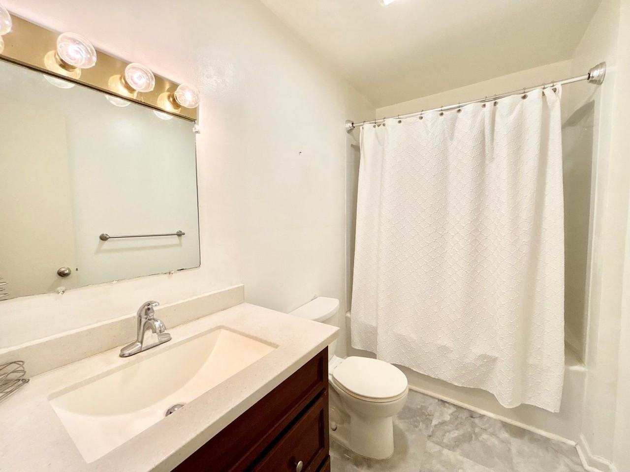 530 Louisa St - Photo 6 of 14