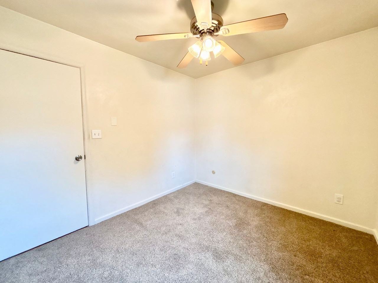 530 Louisa St - Photo 7 of 14