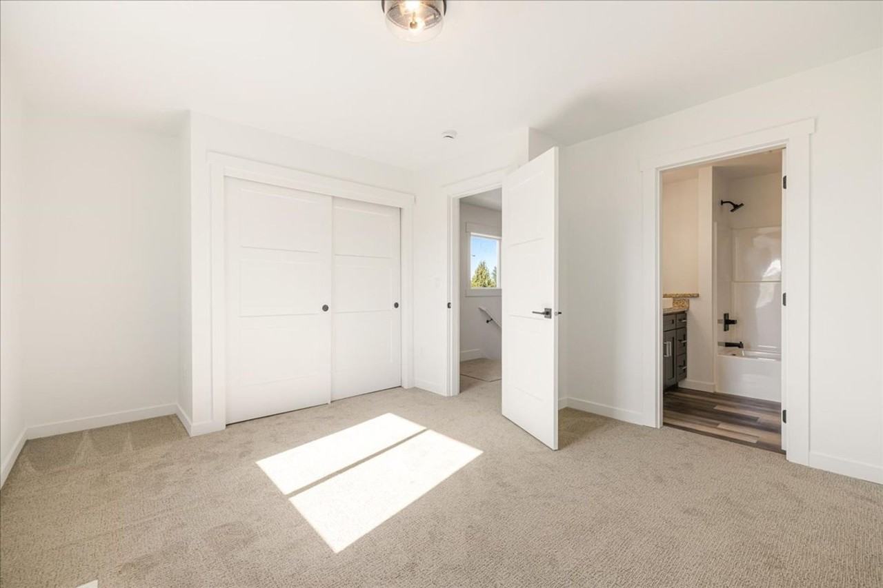 5852 Se 18th St - Photo 5 of 27