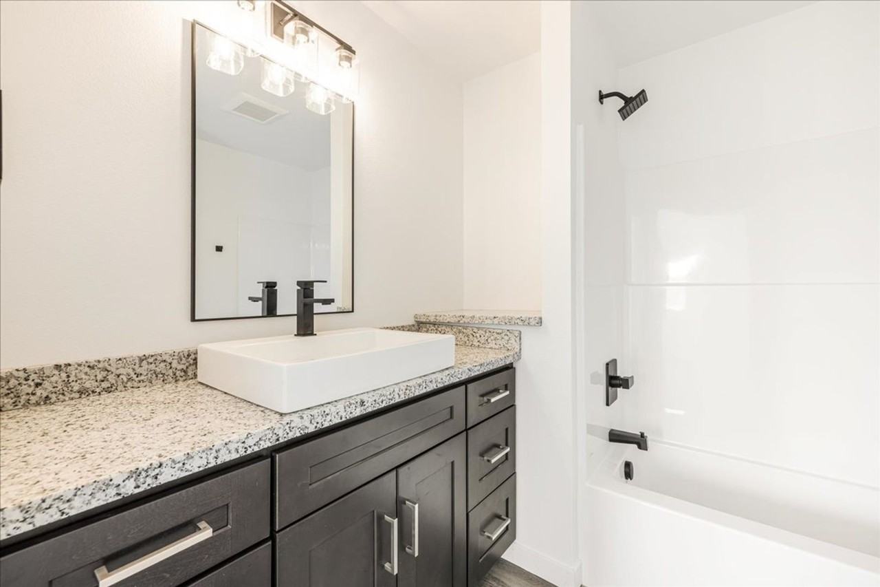 5852 Se 18th St - Photo 6 of 27