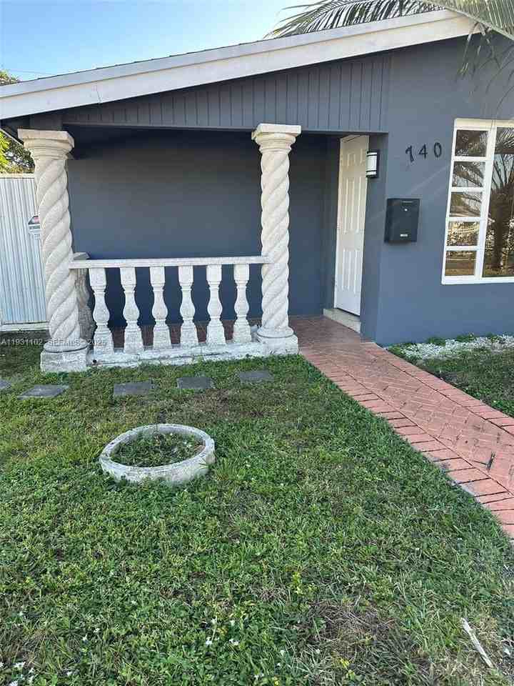 740 Nw 178th Ter - Photo 5 of 15