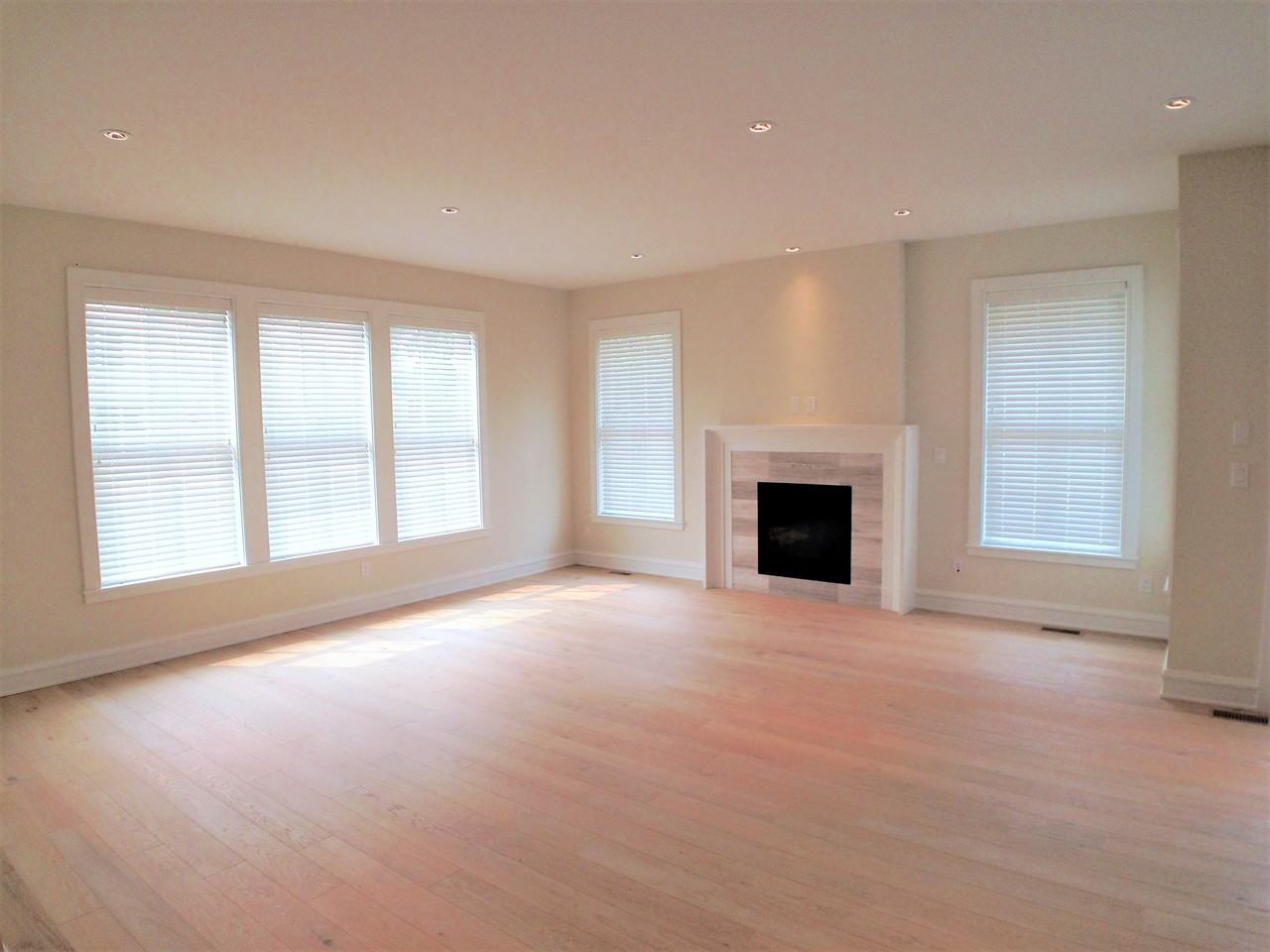 1523 129A Street - Photo 2 of 11