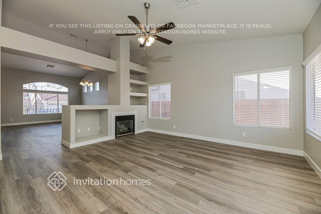 1731 Mount Tremblant Ave - Photo 4 of 17