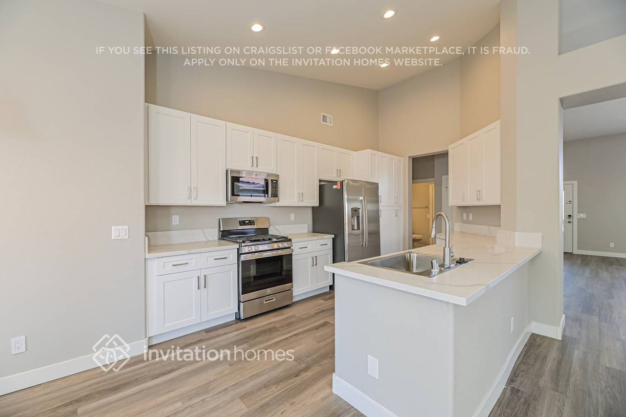 1731 Mount Tremblant Ave - Photo 5 of 17