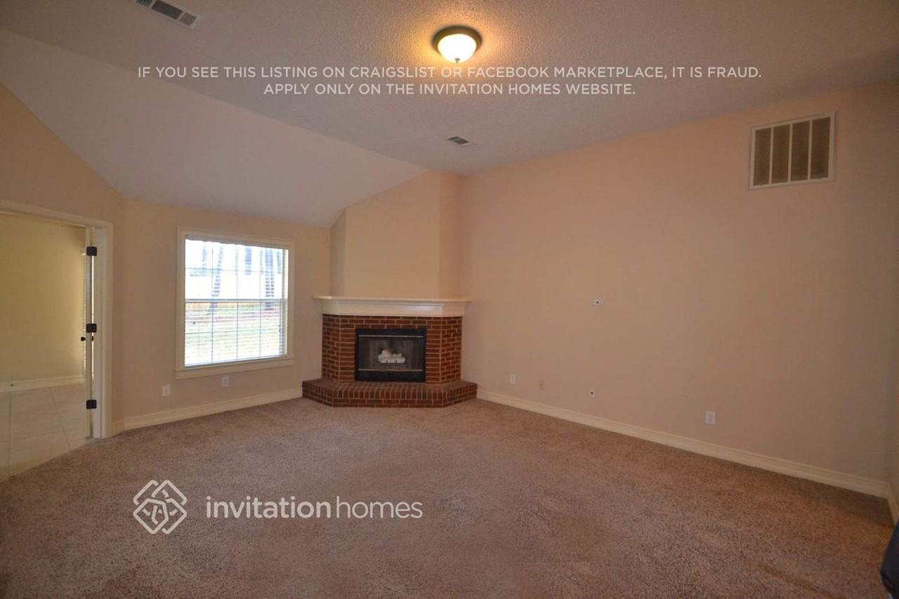 418 Devonshire Dr - Photo 3 of 9