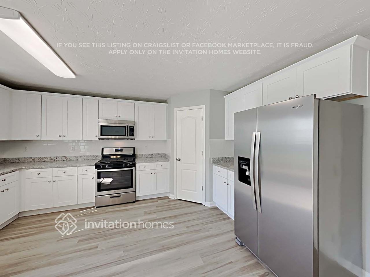 1301 Cochran Xing - Photo 7 of 17