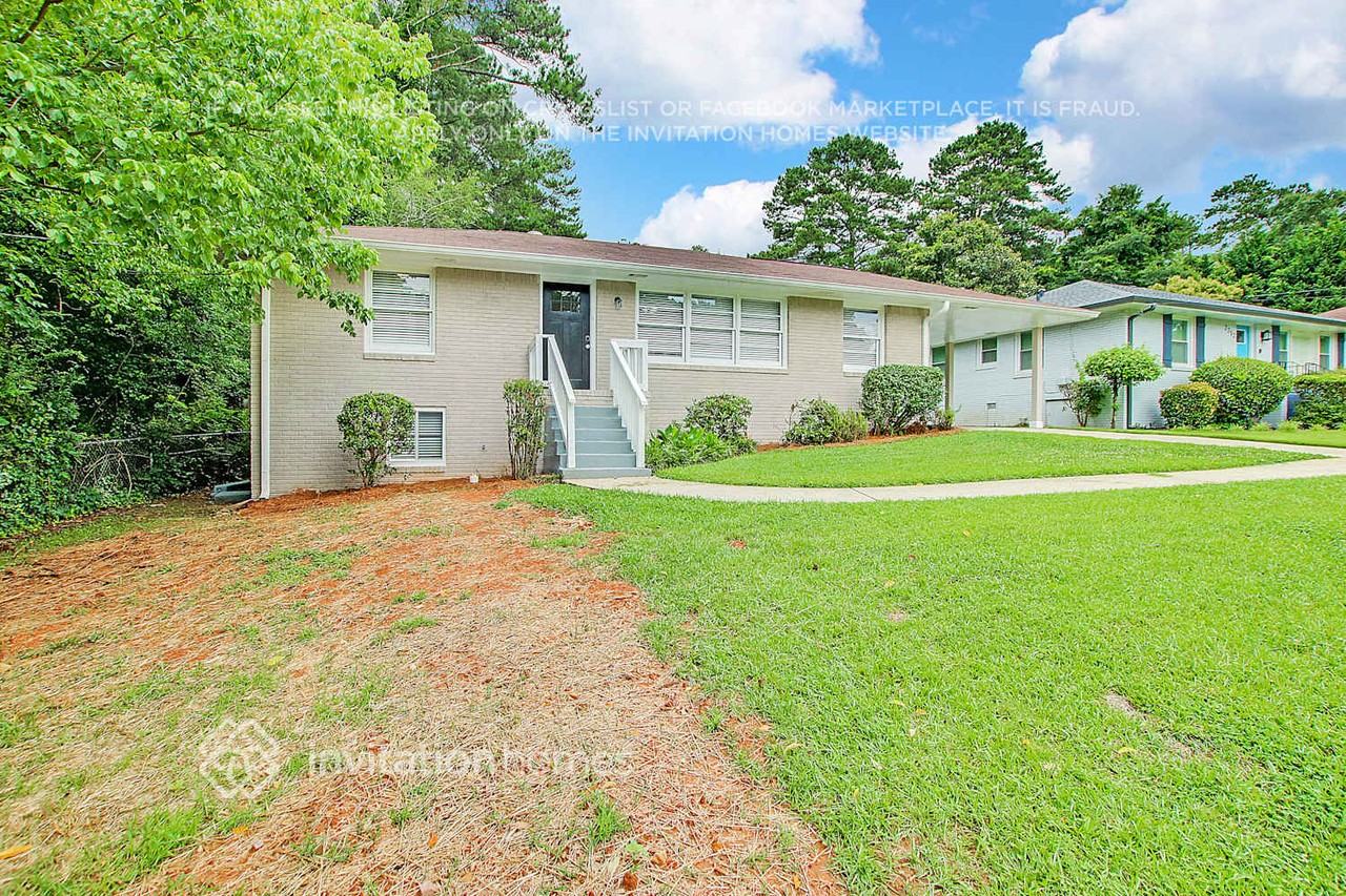 2246 Collins Dr - Photo 3 of 19