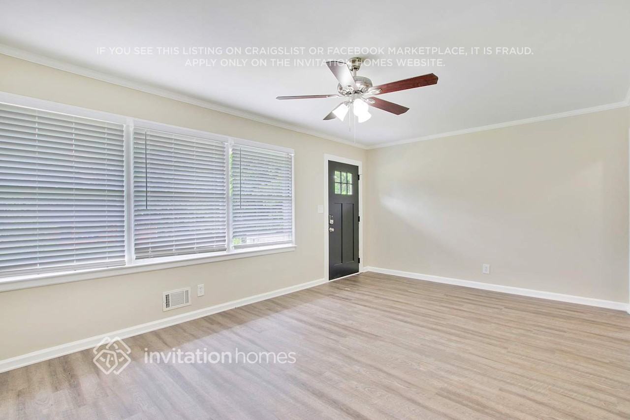 2246 Collins Dr - Photo 4 of 19