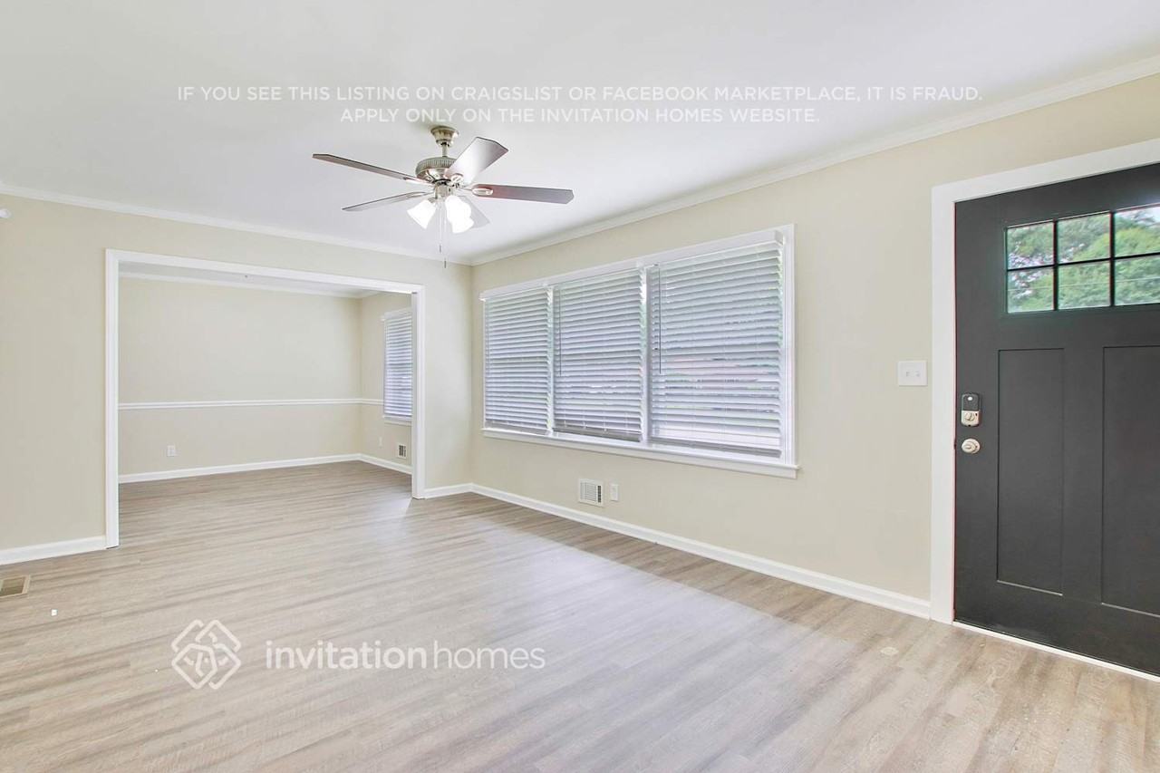 2246 Collins Dr - Photo 5 of 19