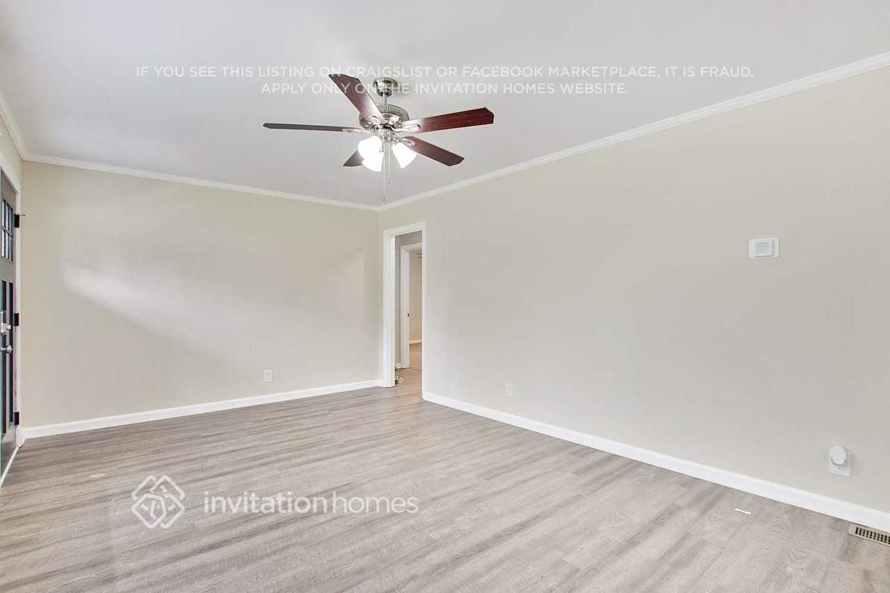 2246 Collins Dr - Photo 6 of 19