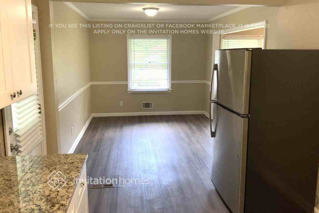 2246 Collins Dr - Photo 7 of 19