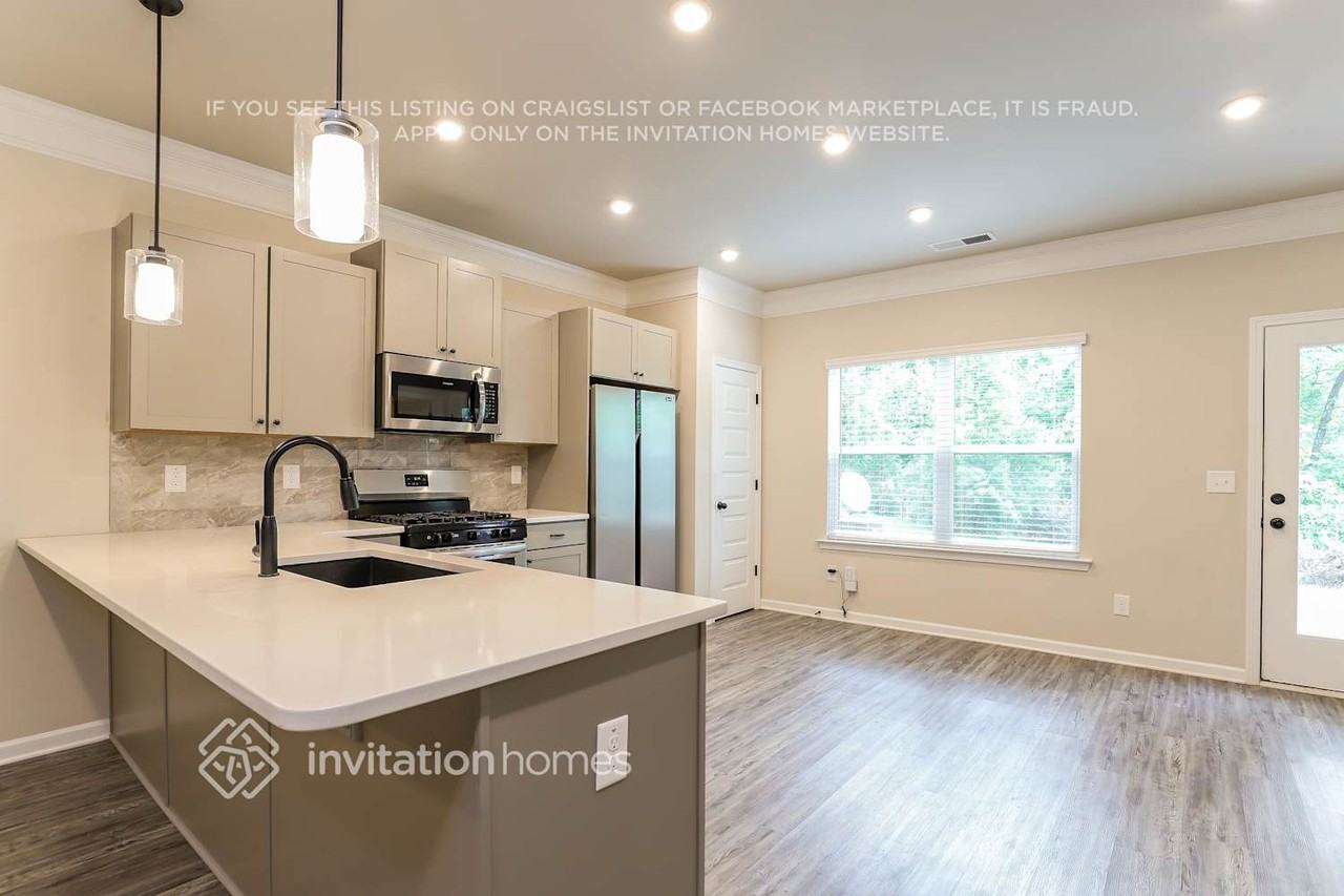 2303 Buford Town Dr - Photo 4 of 16