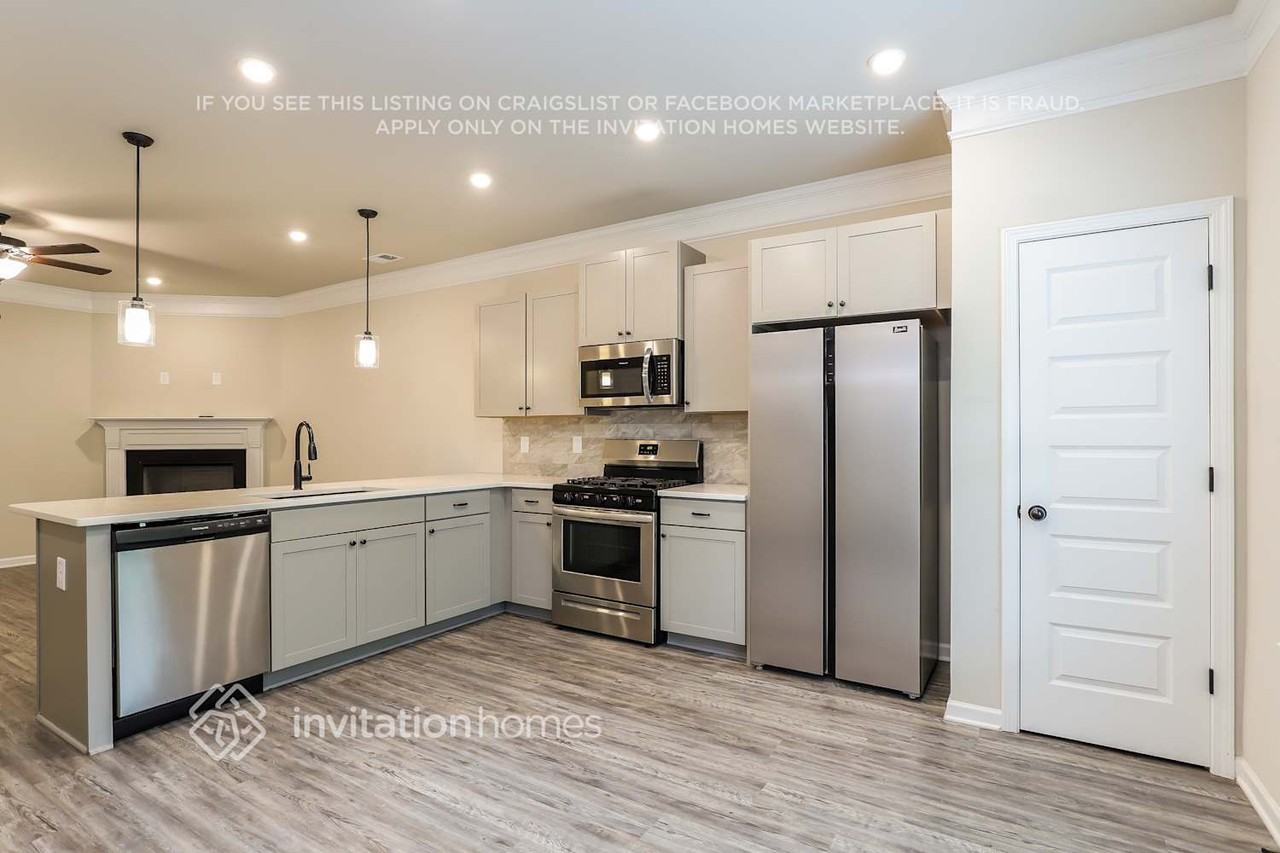 2303 Buford Town Dr - Photo 5 of 16