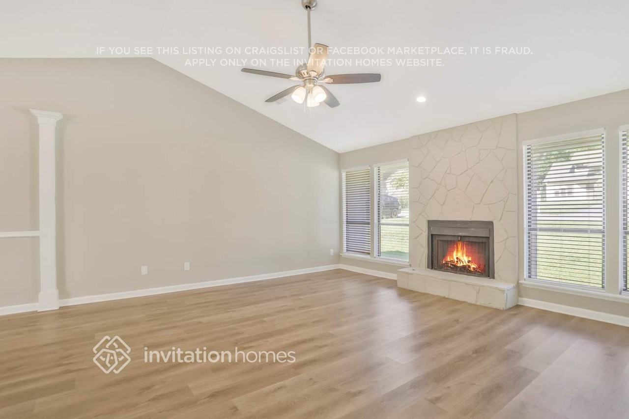 1194 Realm Ln - Photo 4 of 25