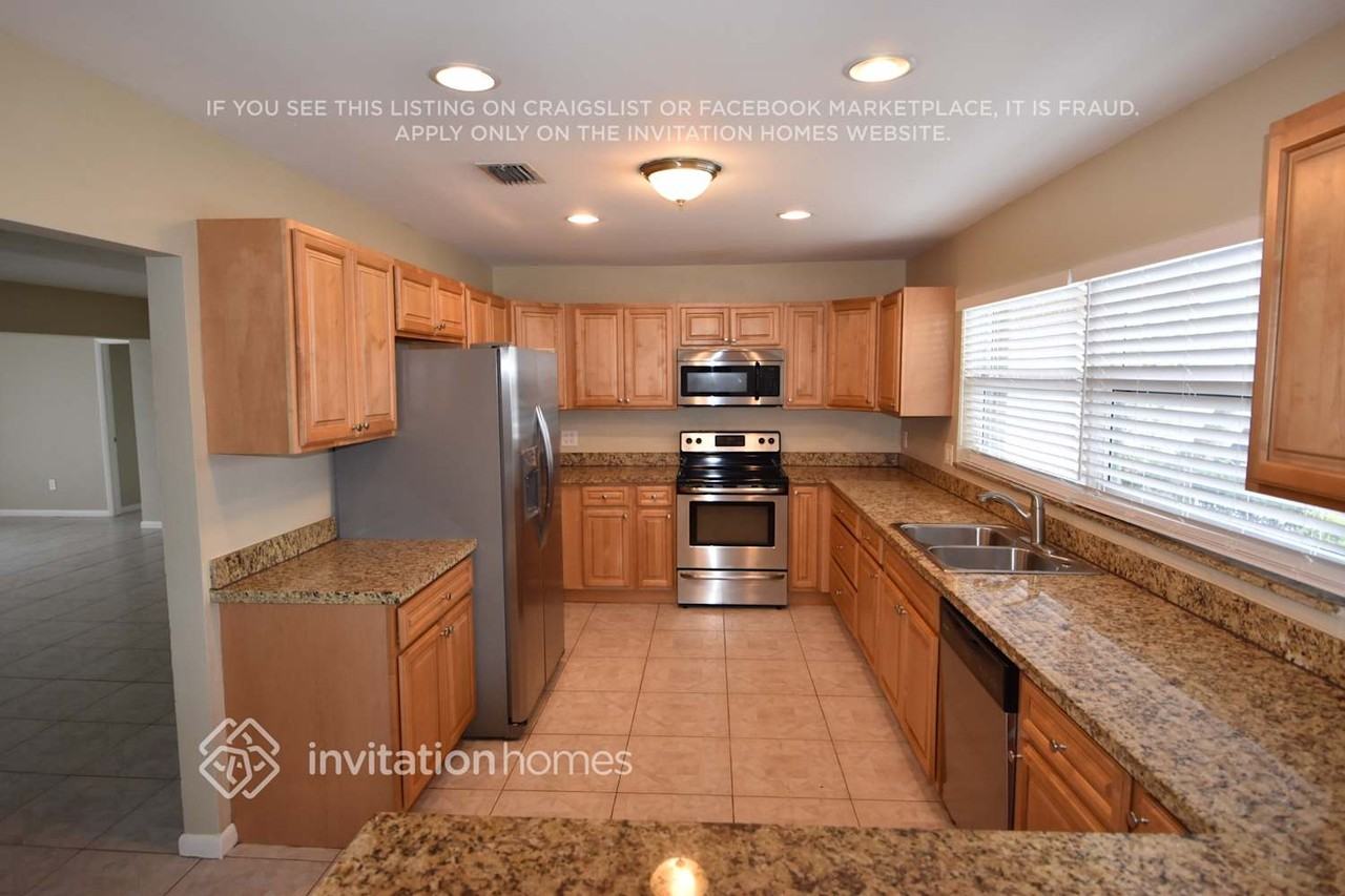 250 Sw 12th Ave - Photo 3 of 10