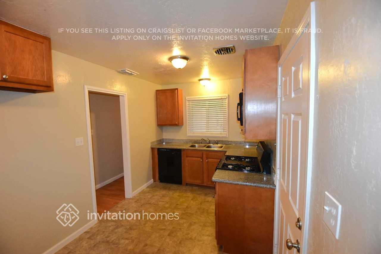 3231 Arthur Way - Photo 3 of 10