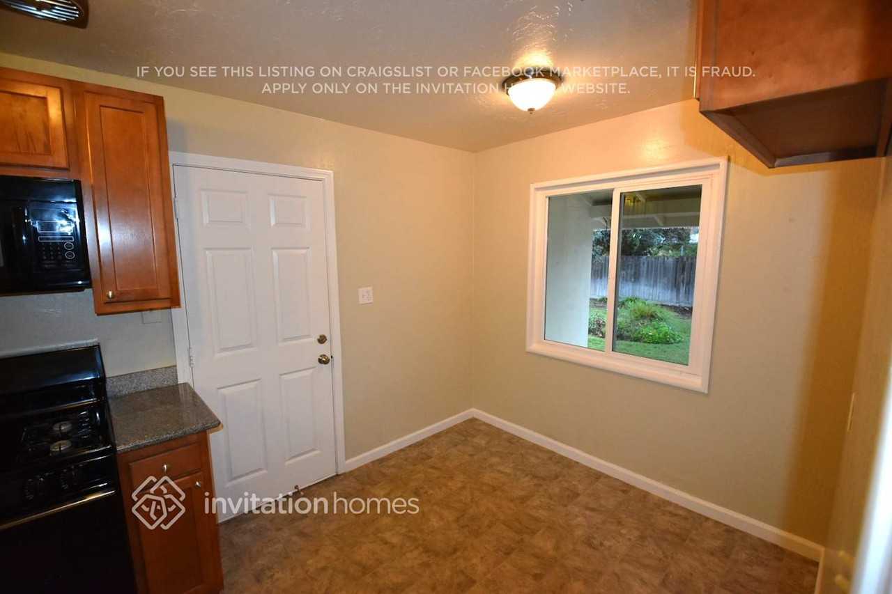 3231 Arthur Way - Photo 4 of 10