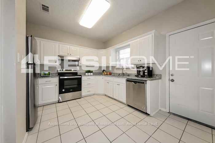 4919 Cedarbrier Dr - Photo 2 of 18