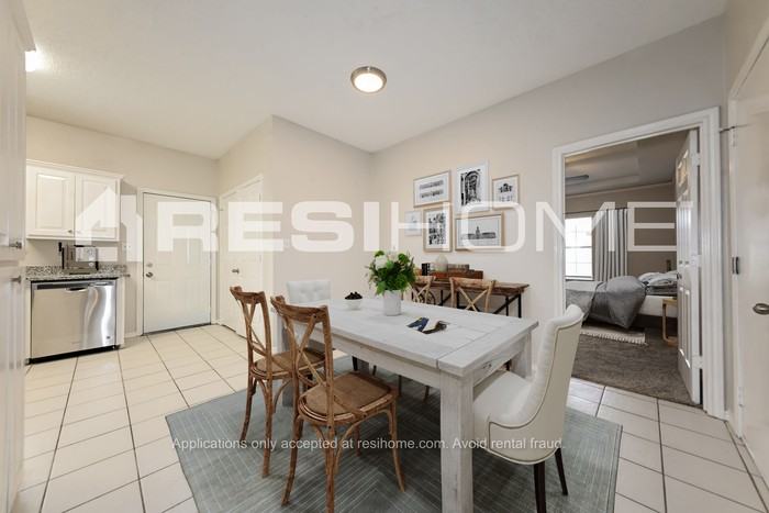 4919 Cedarbrier Dr - Photo 3 of 18