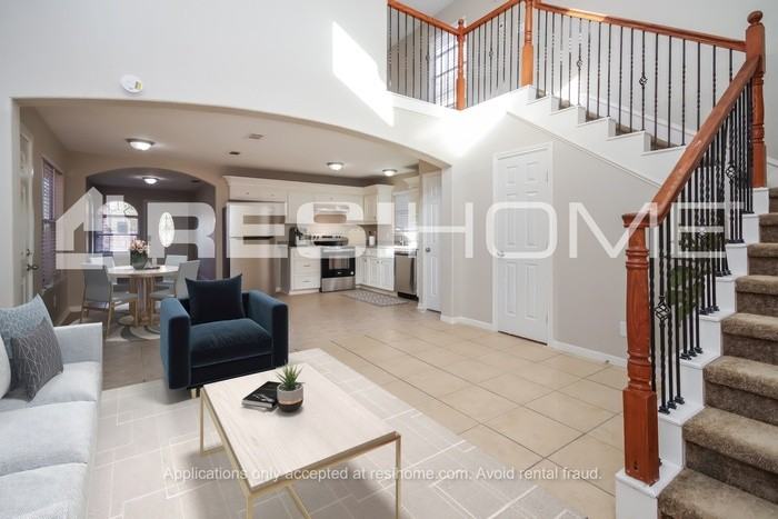 5506 Eastland St - Photo 4 of 17