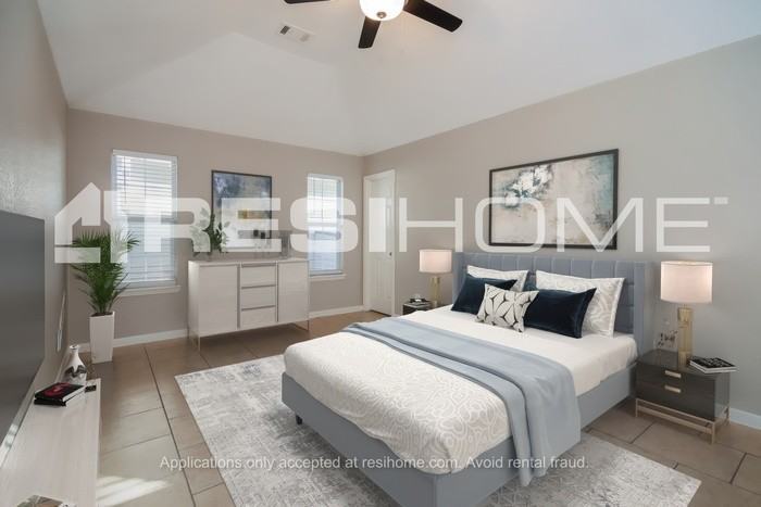 5506 Eastland St - Photo 7 of 17