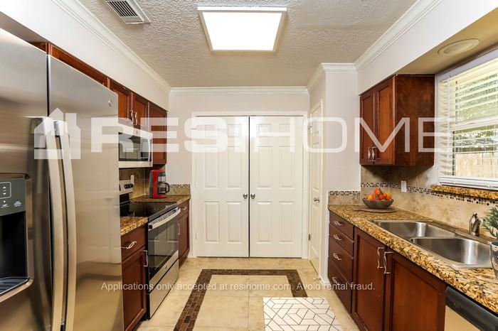 20110 Bolton Bridge Ln - Photo 2 of 17