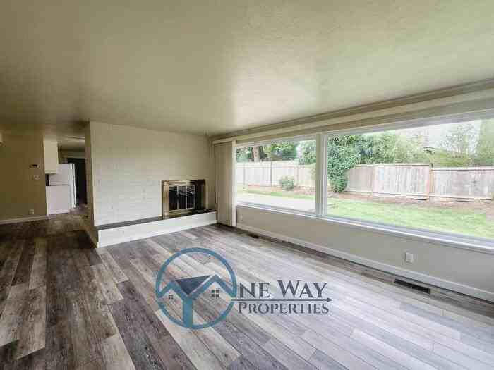 4624 Grandview Dr W - Photo 2 of 17