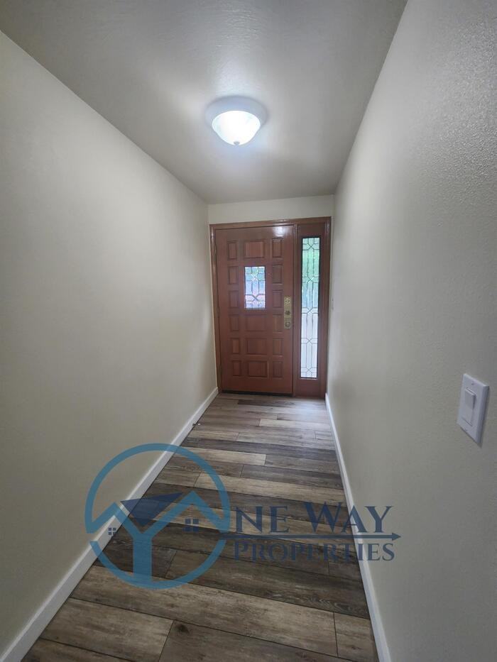 4624 Grandview Dr W - Photo 4 of 17