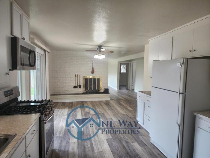 4624 Grandview Dr W - Photo 5 of 17