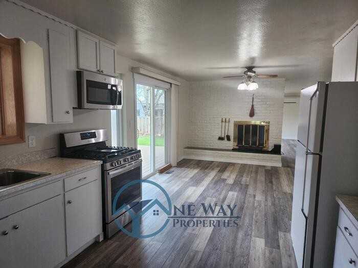 4624 Grandview Dr W - Photo 6 of 17