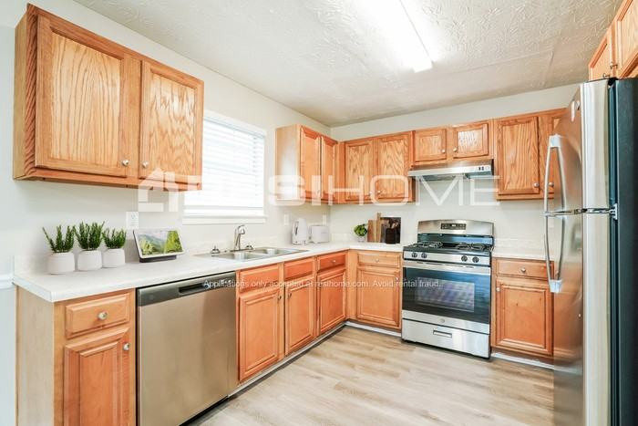 5666 One Lake Way - Photo 2 of 17