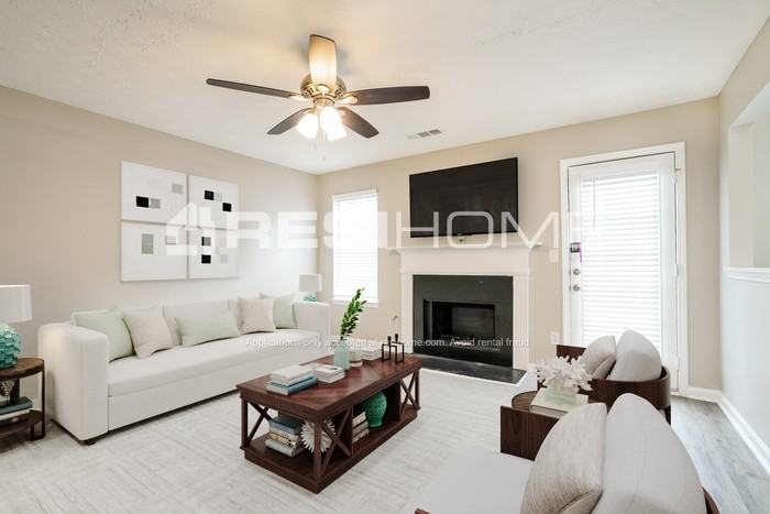 5666 One Lake Way - Photo 4 of 17