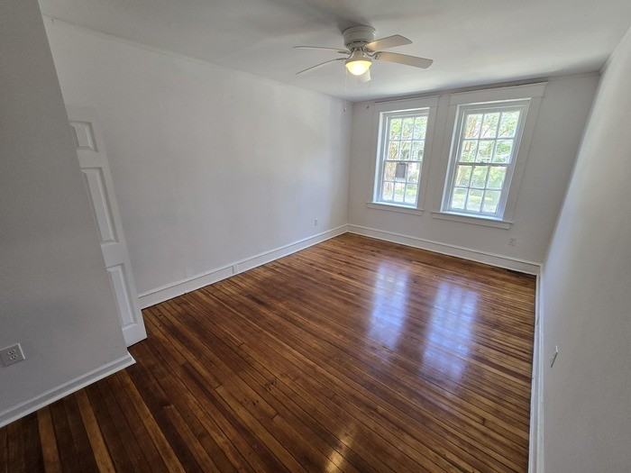 303 Bank St #A - Photo 4 of 15