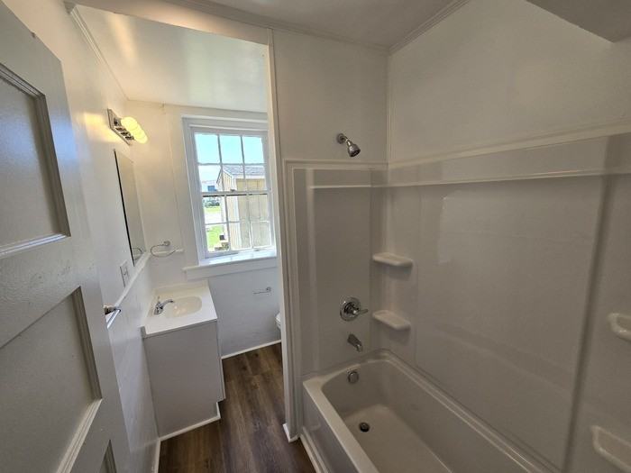303 Bank St #C - Photo 7 of 13