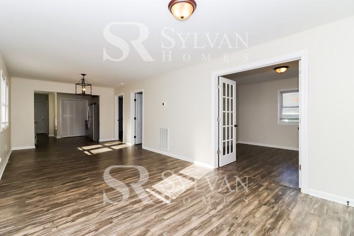 524 S Green St - Photo 6 of 16