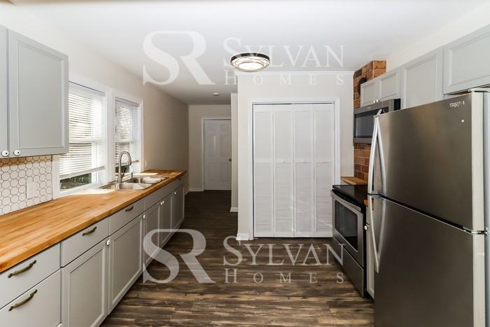 524 S Green St - Photo 7 of 16