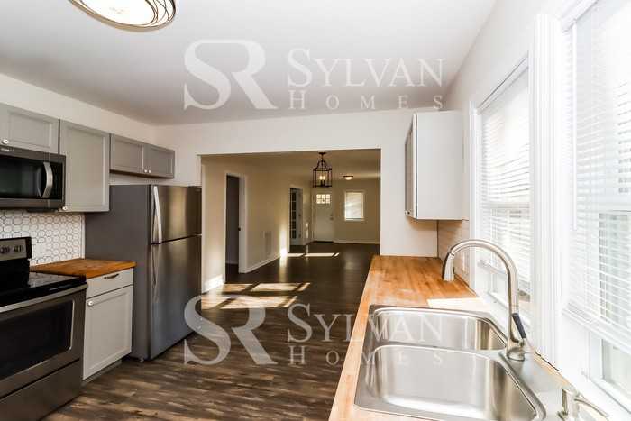 524 S Green St - Photo 7 of 15