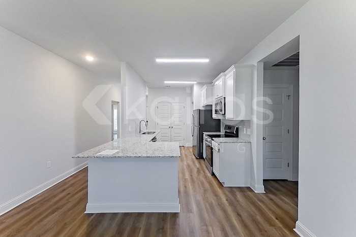 8041 Hendrick Dr - Photo 6 of 20