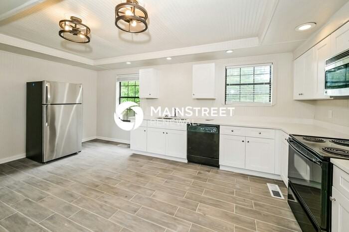 8612 Royal Oaks Dr - Photo 4 of 17