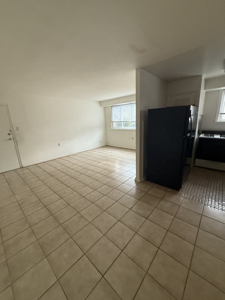 5100 Bass Pl Se #101 - Photo 5 of 10