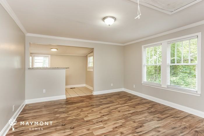 884 Custer Ave Se - Photo 5 of 15